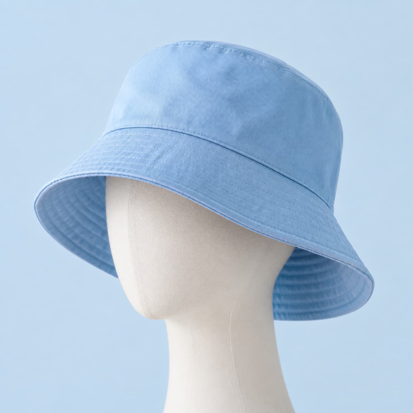 Junior bucket hat with an all-round brim